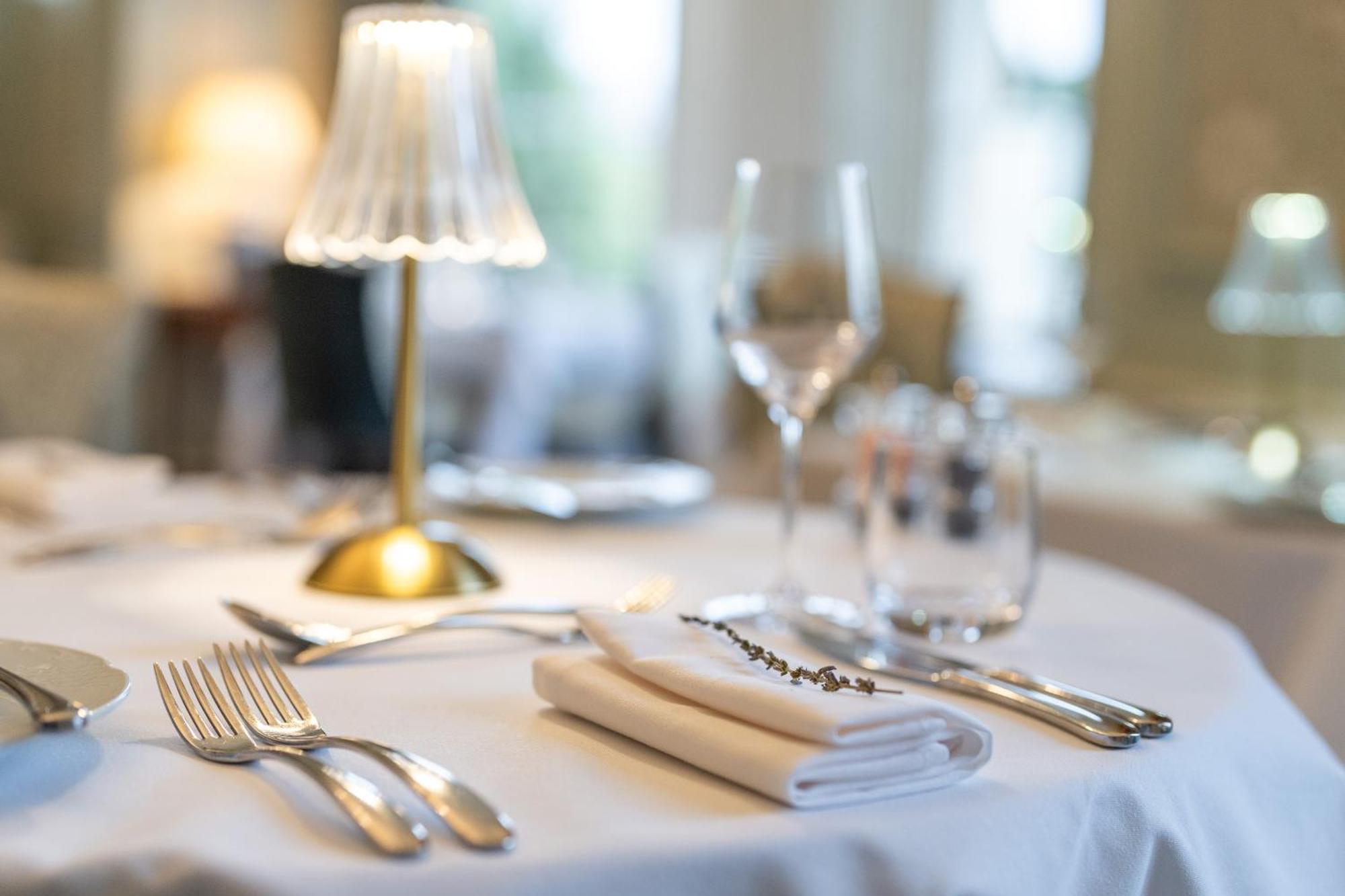 Weston Manor Hotel Kültér fotó