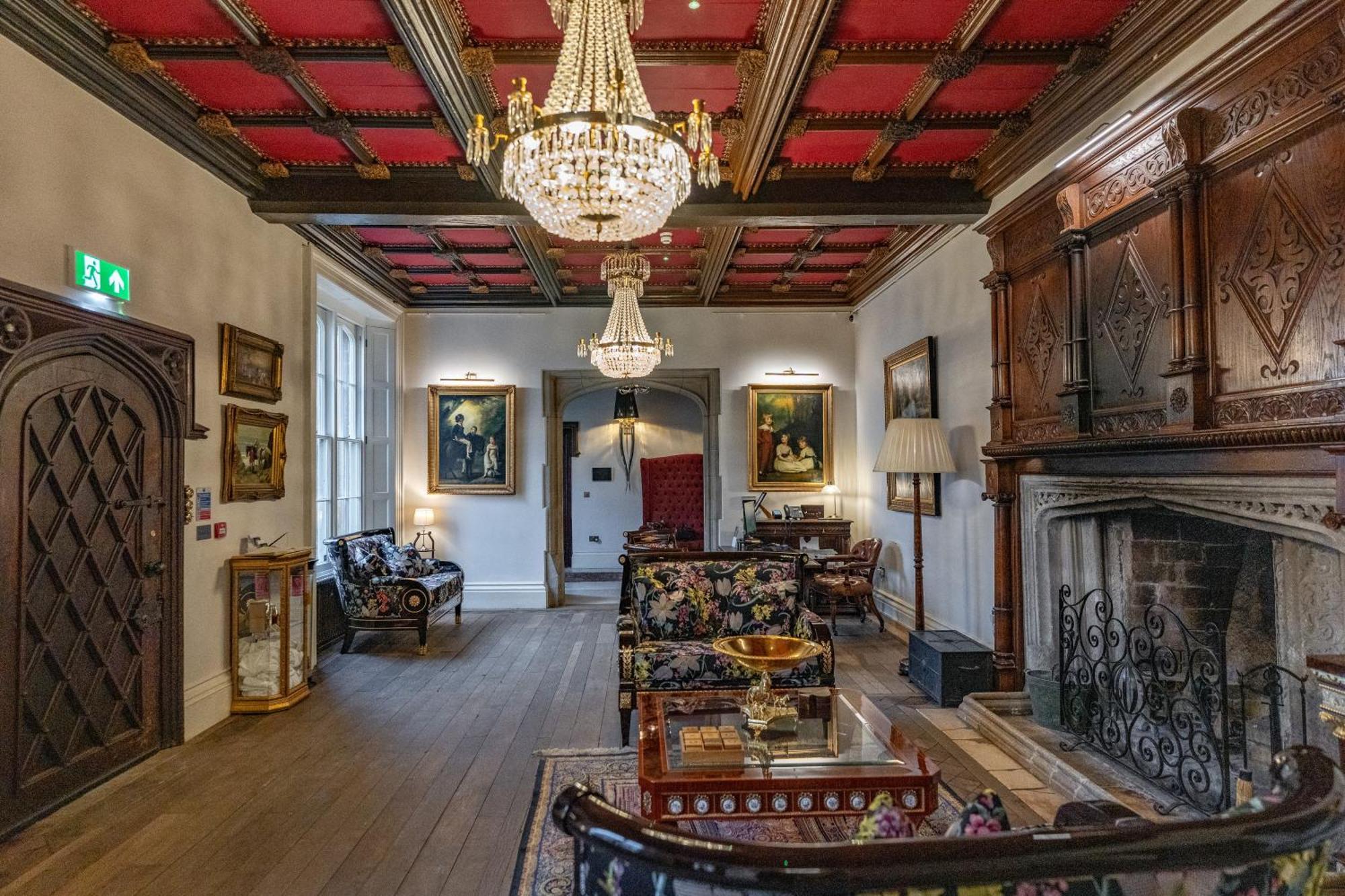 Weston Manor Hotel Kültér fotó