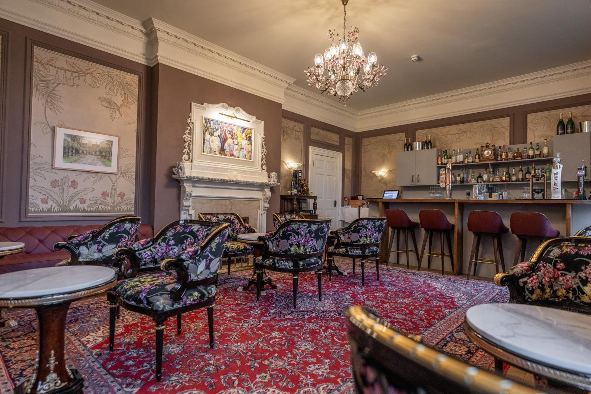 Weston Manor Hotel Kültér fotó