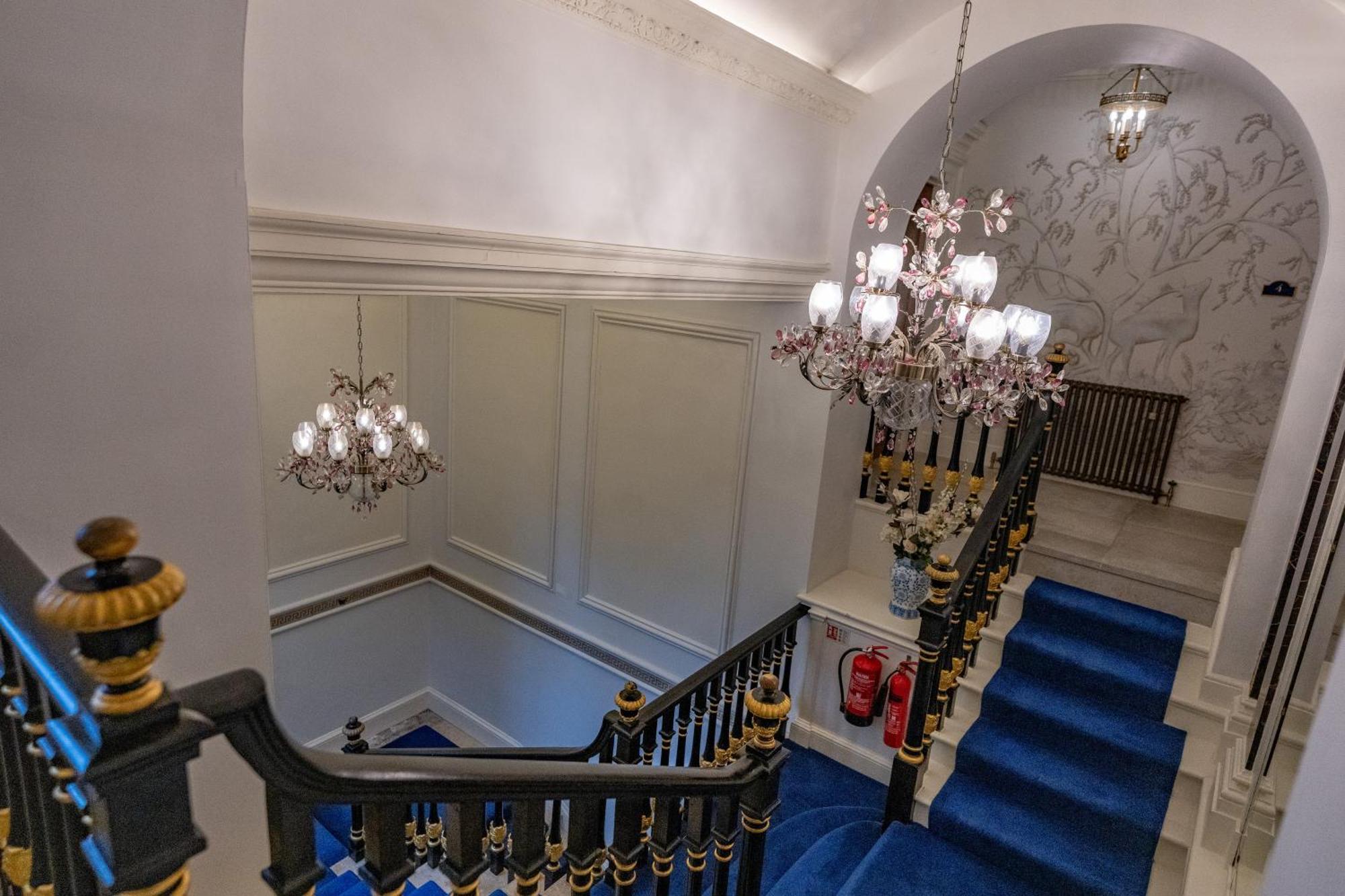 Weston Manor Hotel Kültér fotó