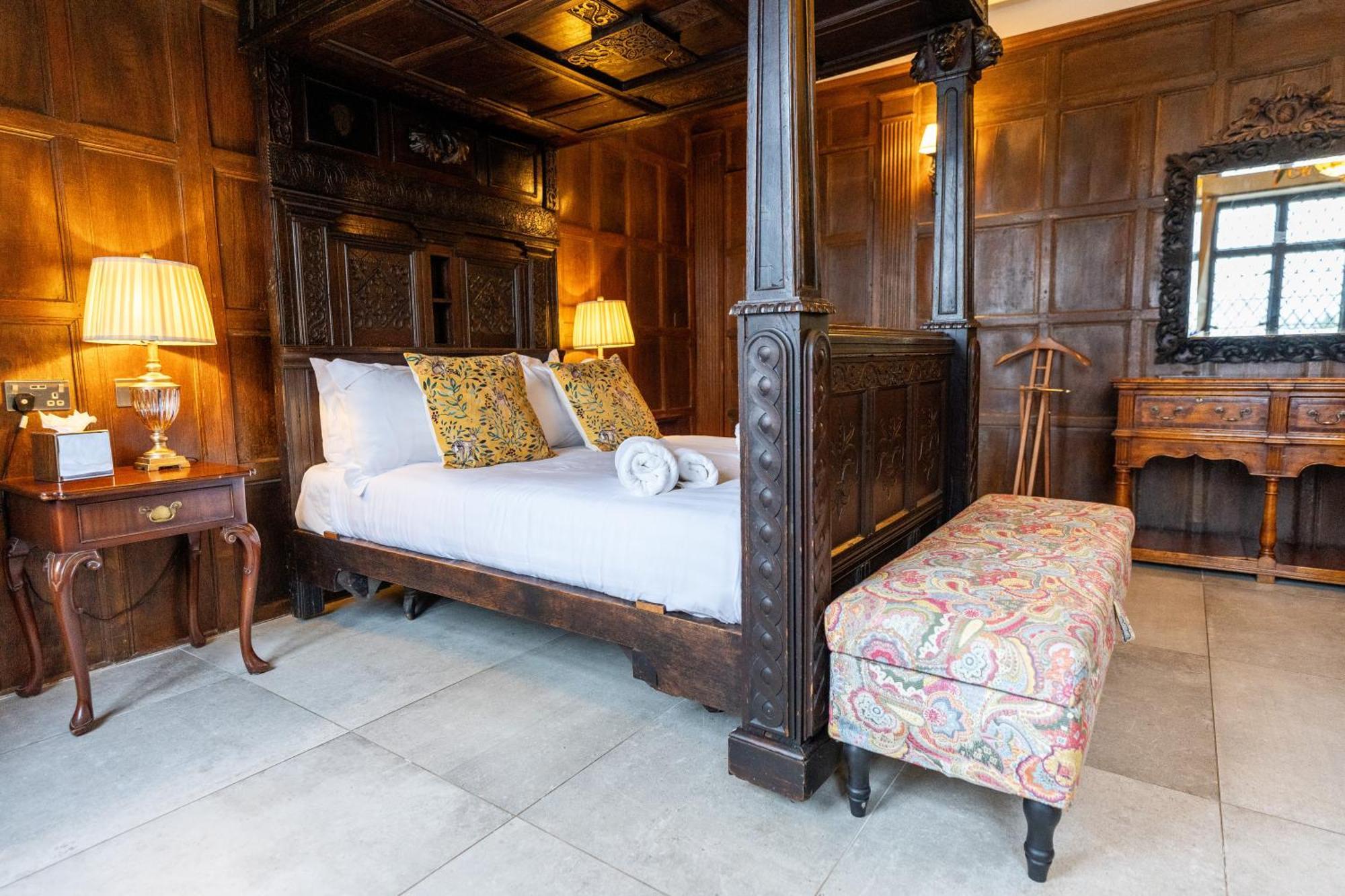 Weston Manor Hotel Kültér fotó