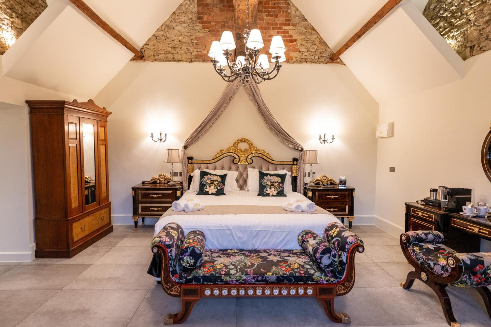 Weston Manor Hotel Kültér fotó
