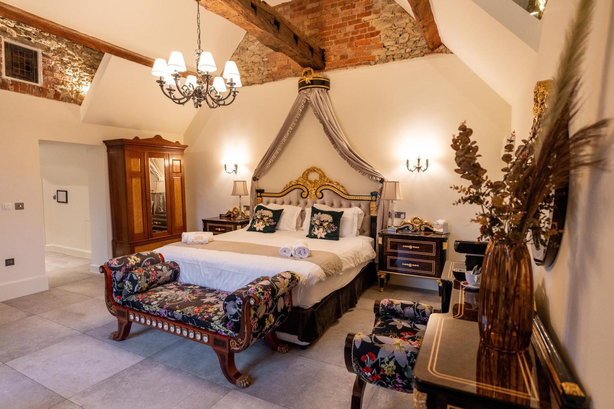 Weston Manor Hotel Kültér fotó