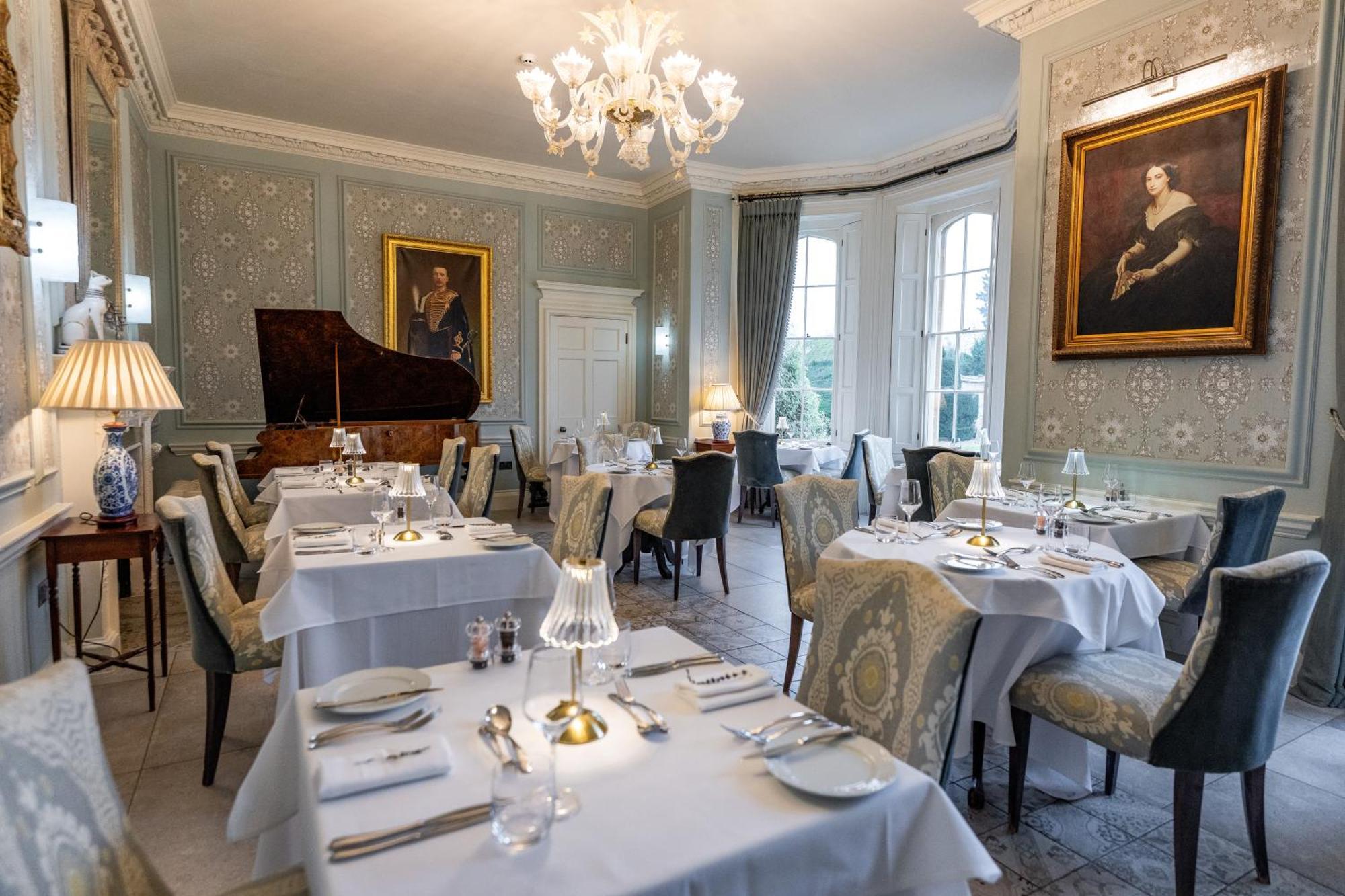 Weston Manor Hotel Kültér fotó