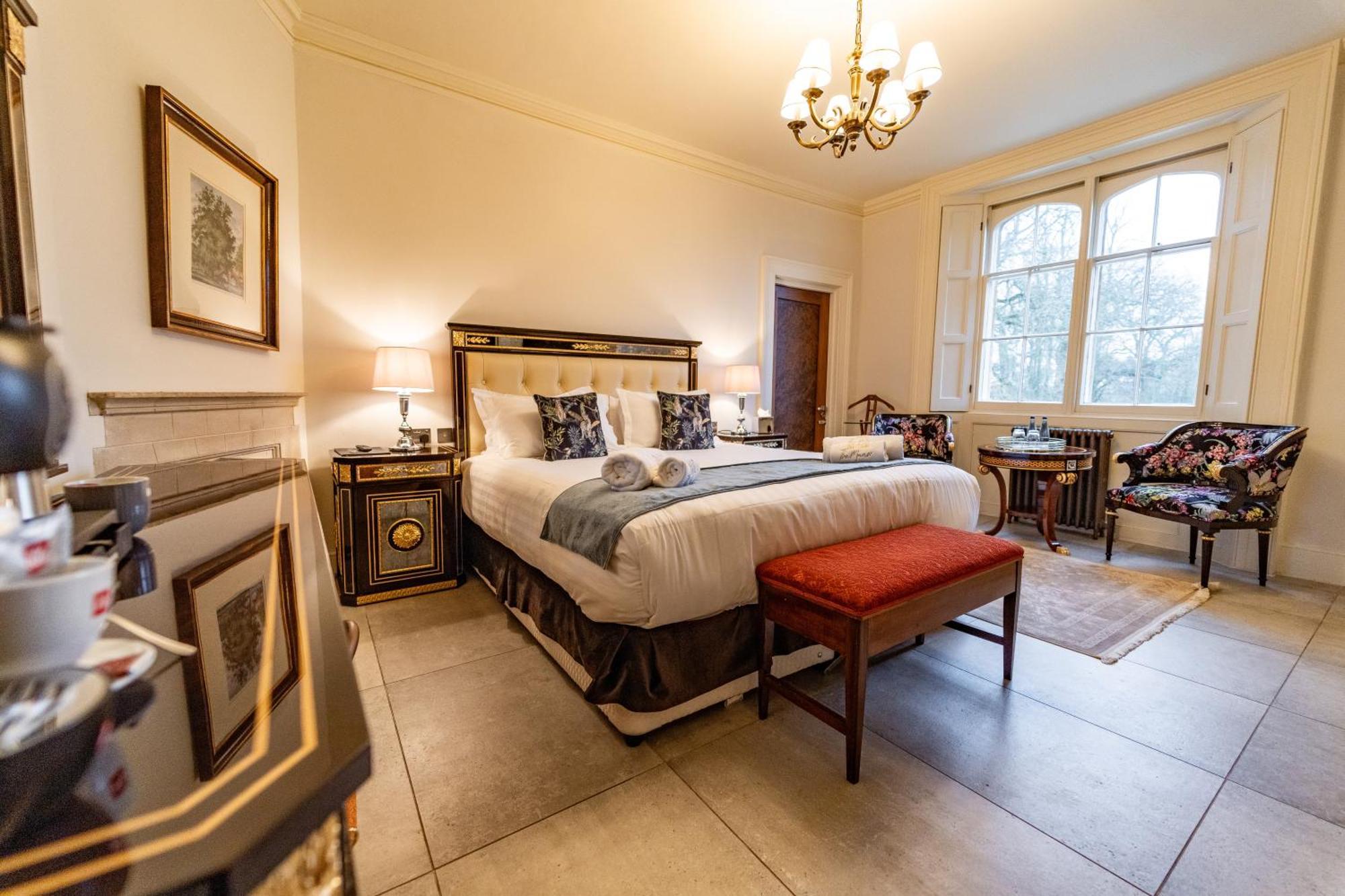 Weston Manor Hotel Kültér fotó