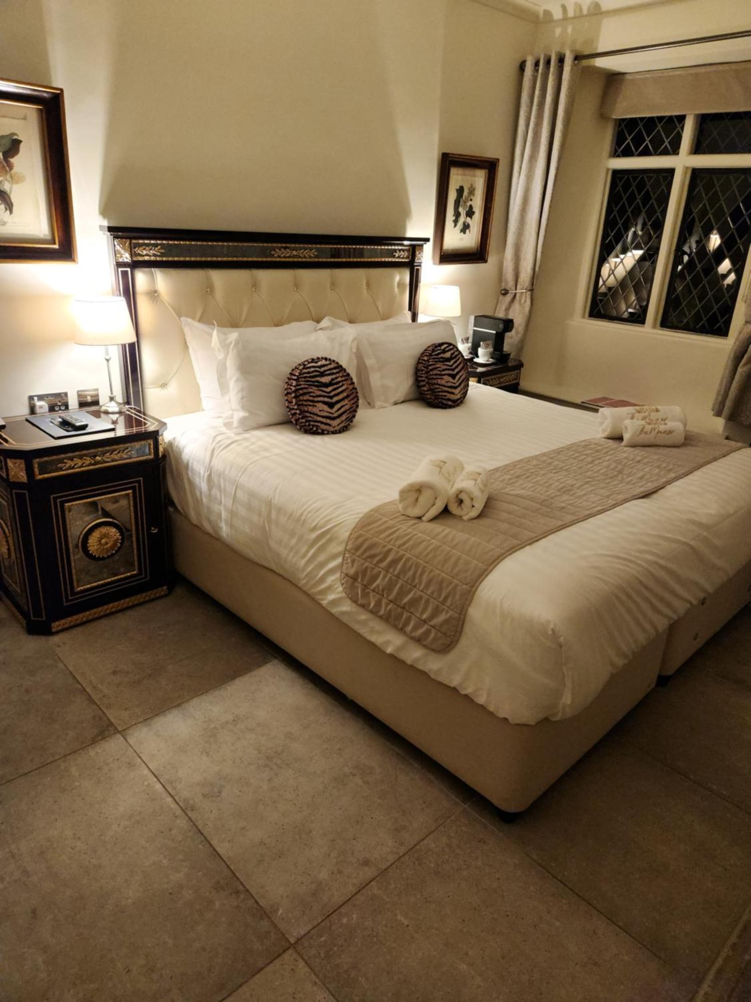 Weston Manor Hotel Kültér fotó