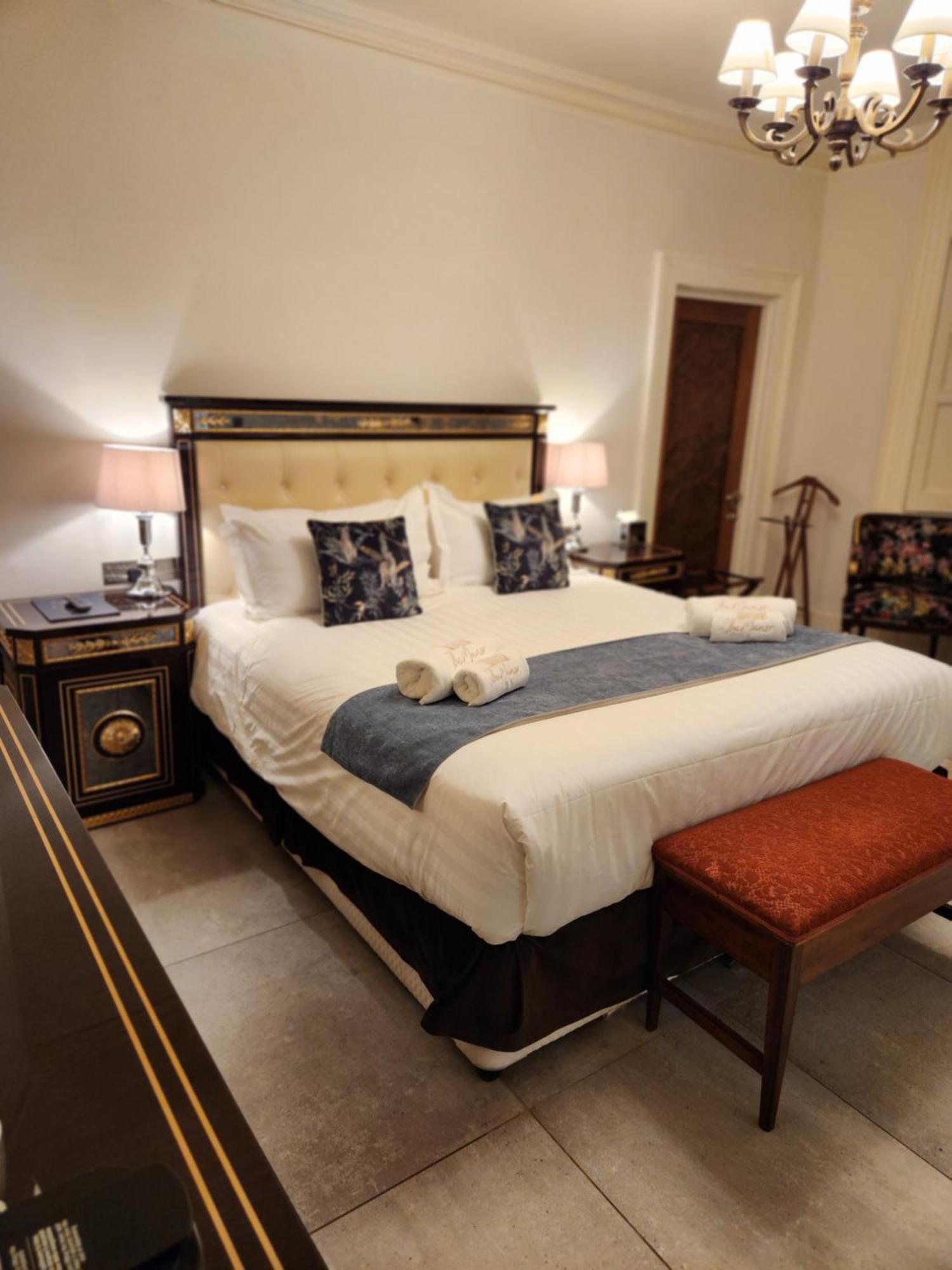 Weston Manor Hotel Kültér fotó