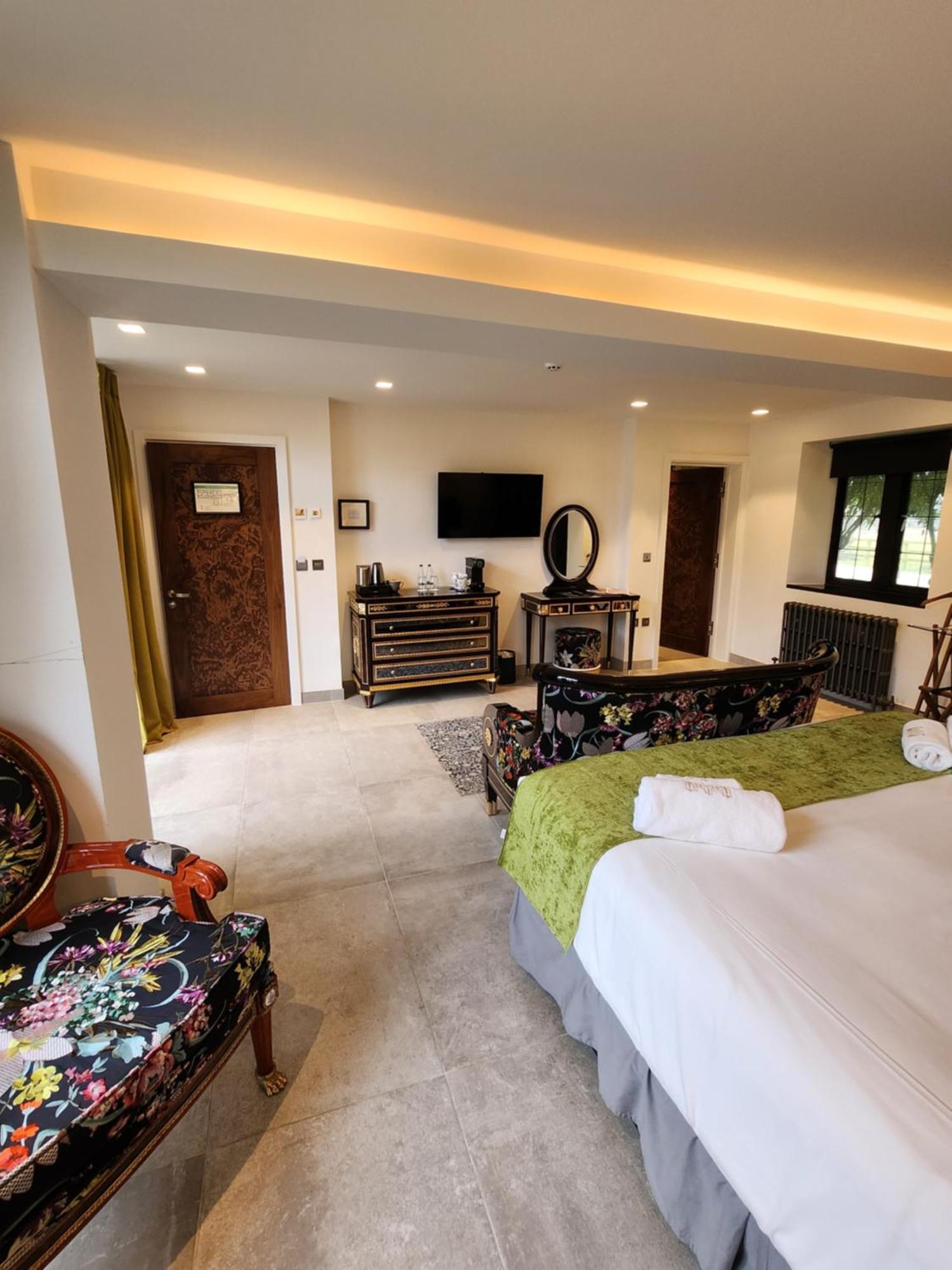 Weston Manor Hotel Kültér fotó