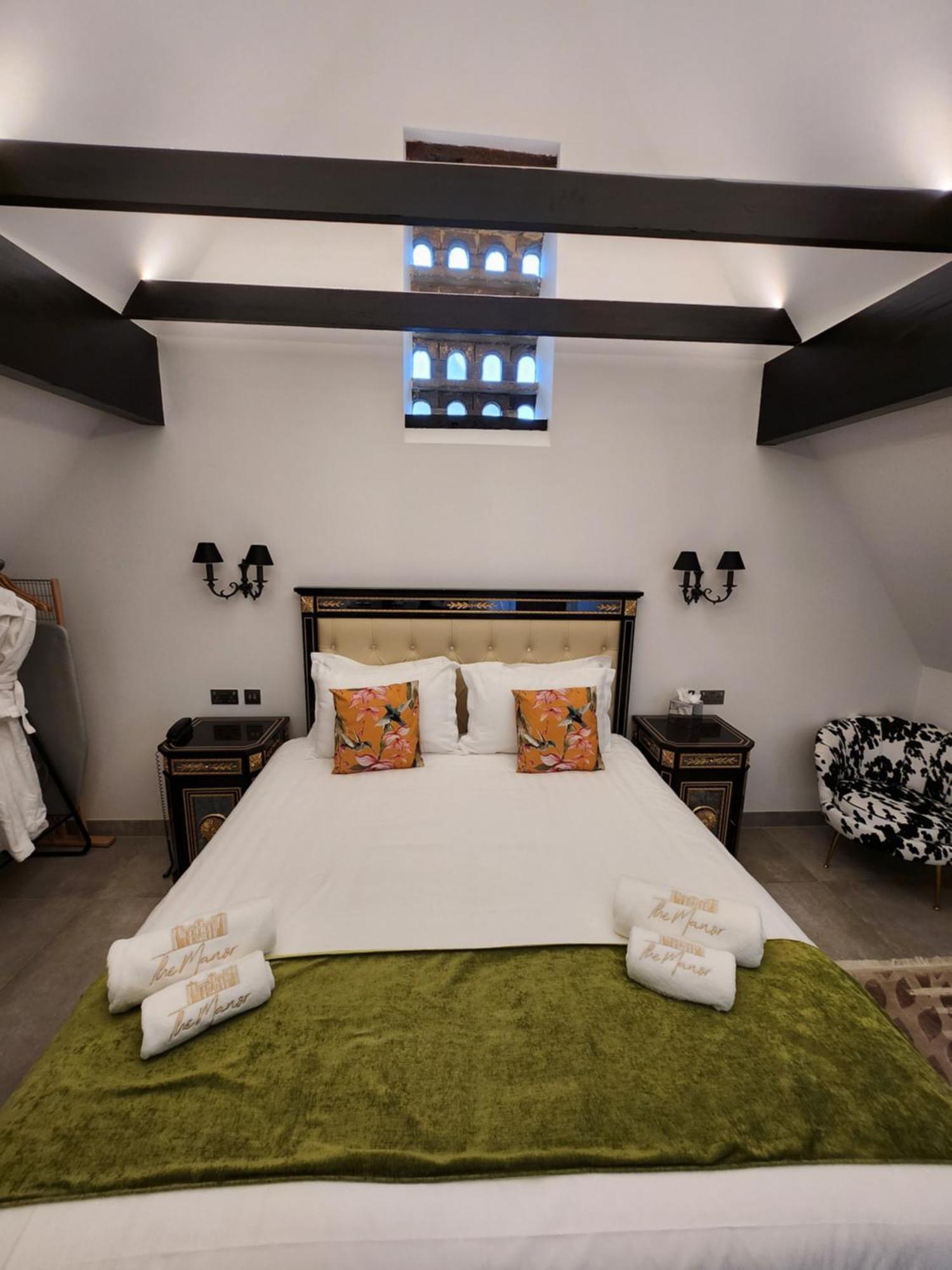 Weston Manor Hotel Kültér fotó